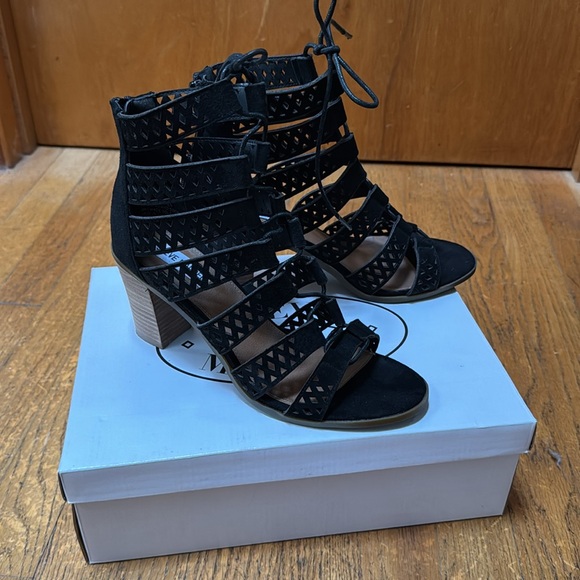 Steve Madden Delphine gladiator style sandals. Size 8.5 - Picture 3 of 5